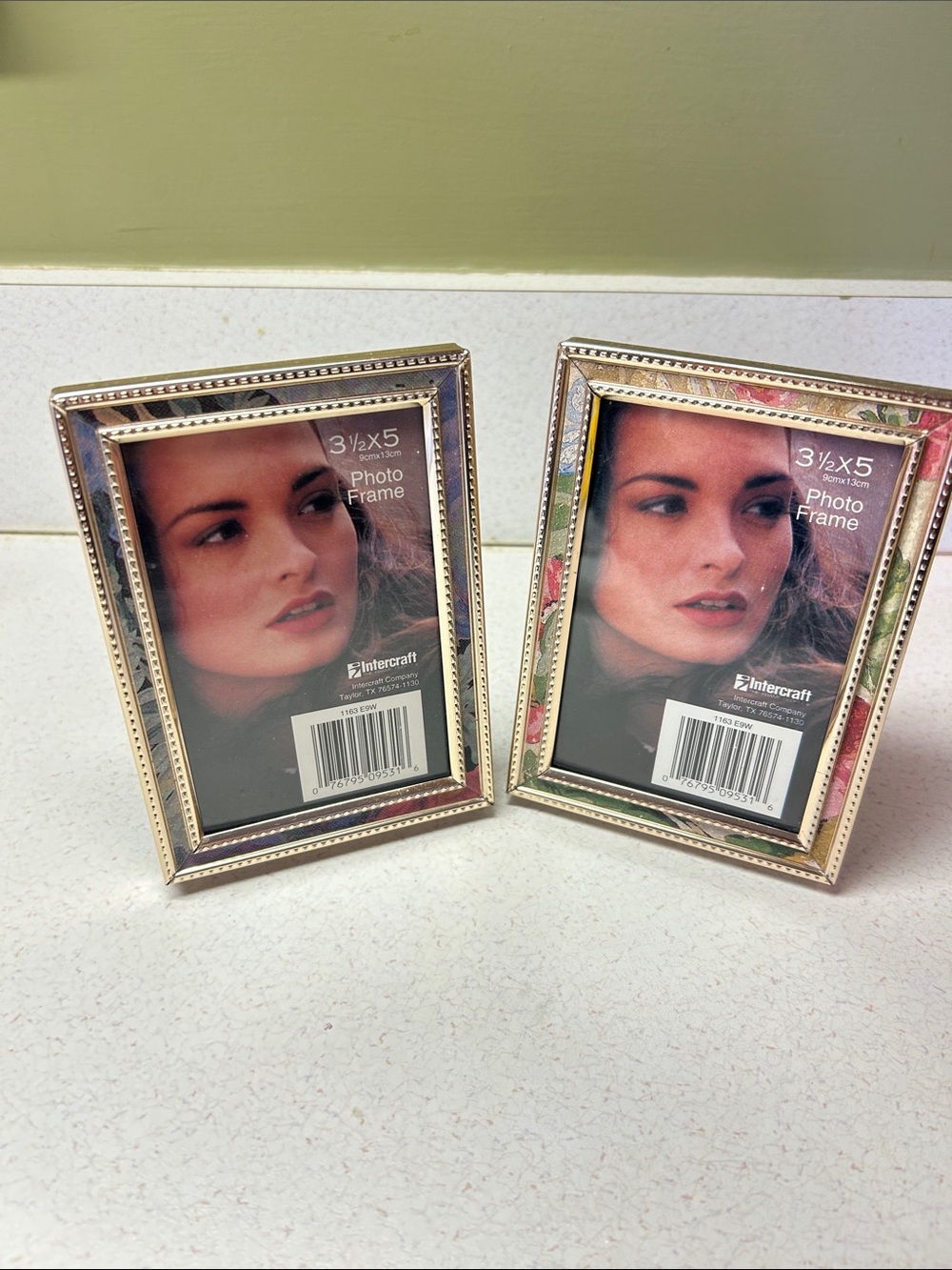 Pair of Intercraft metal picture frames 3 1/2x5